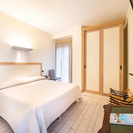 Hotel Il Gabbiano Sabaudia Buitenkant foto